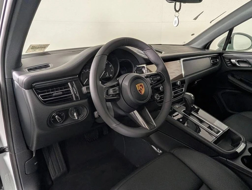 2026 Porsche Macan GTS - Image 4 of 5