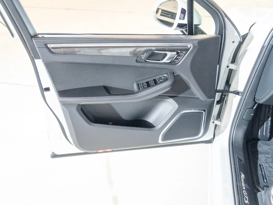 2026 Porsche Macan GTS - Image 16 of 26