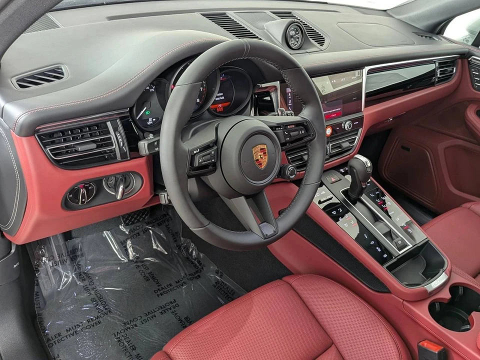 2026 Porsche Macan GTS - Image 4 of 4