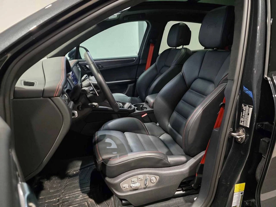 2026 Porsche Macan GTS - Image 4 of 5