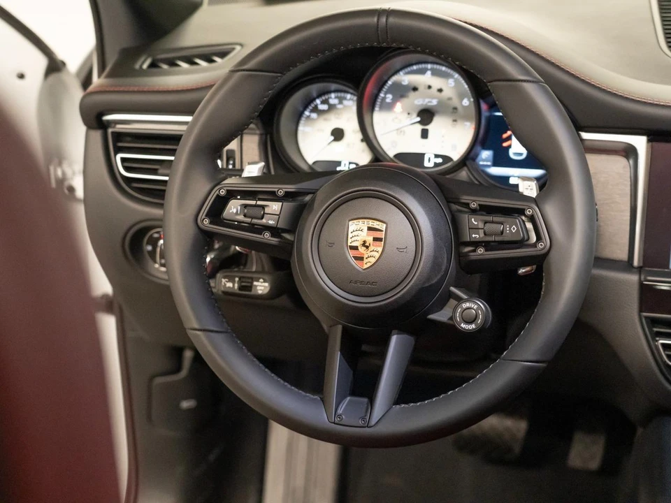 2026 Porsche Macan GTS - Image 25 of 27