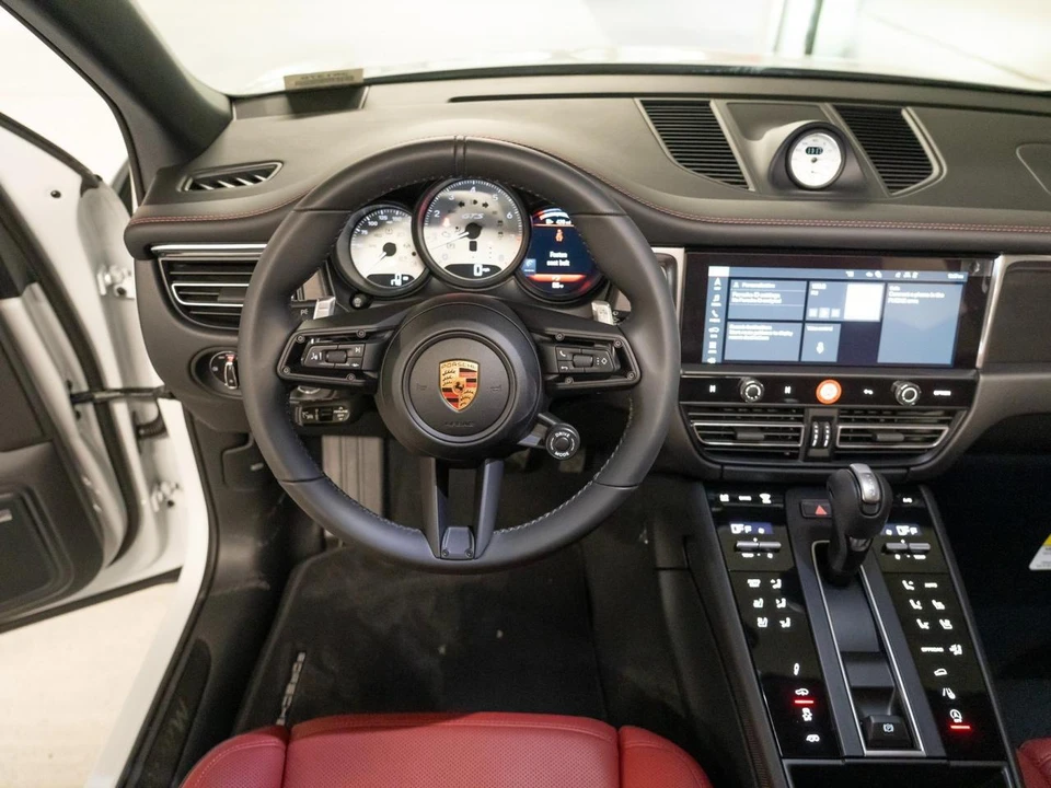 2026 Porsche Macan GTS - Image 26 of 27