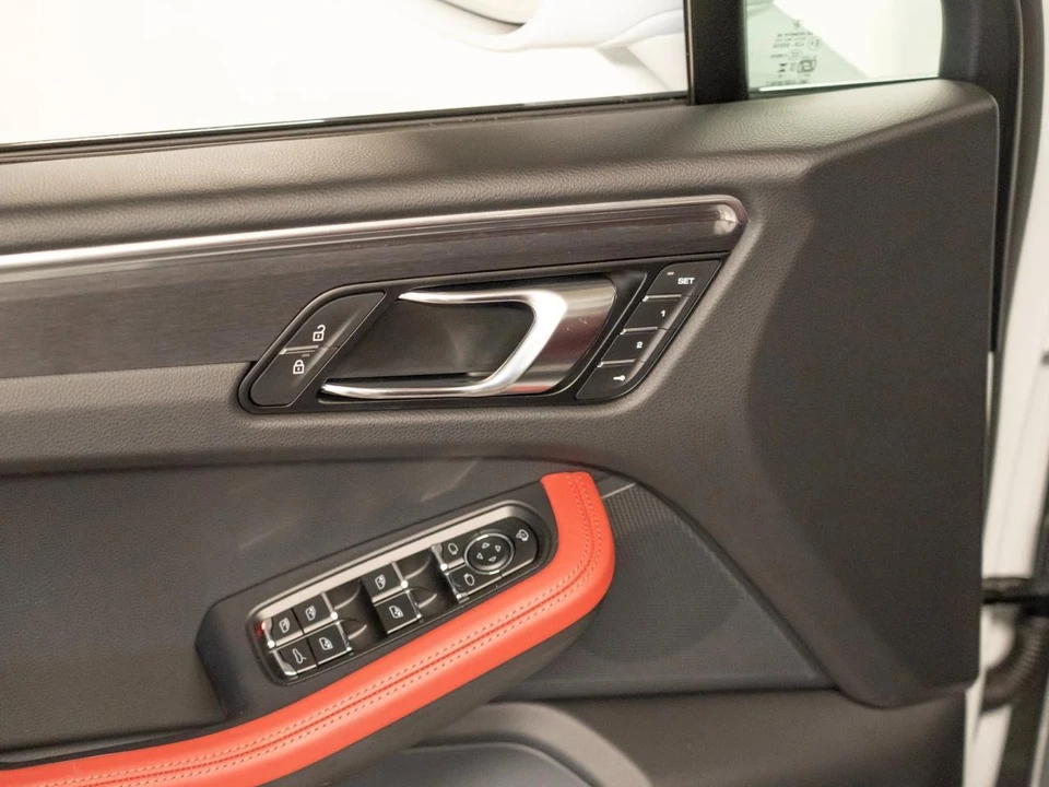 2026 Porsche Macan GTS - Image 17 of 27