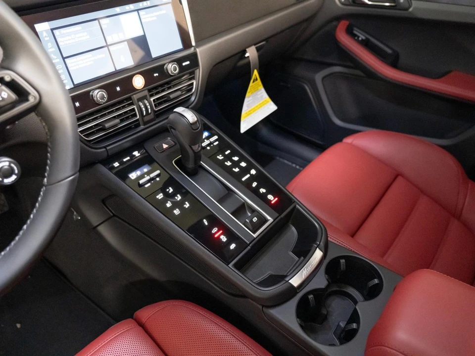 2026 Porsche Macan GTS - Image 21 of 27