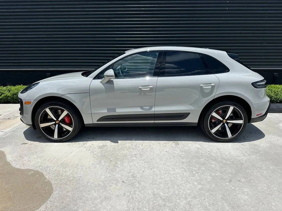 2026 Porsche Macan GTS - Image 2 of 5