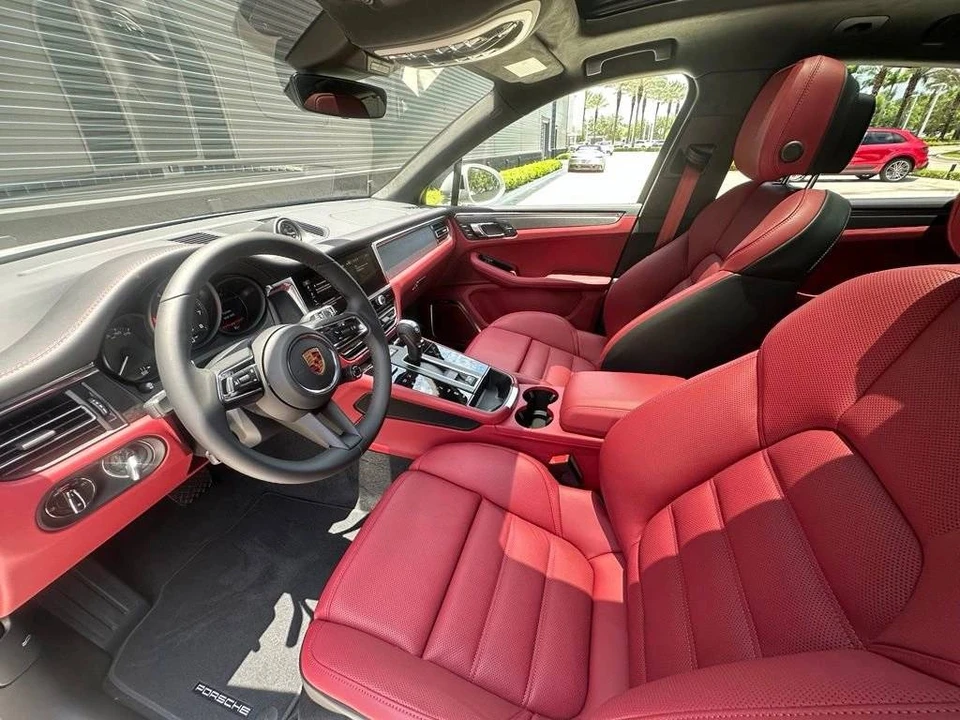 2026 Porsche Macan GTS - Image 4 of 5