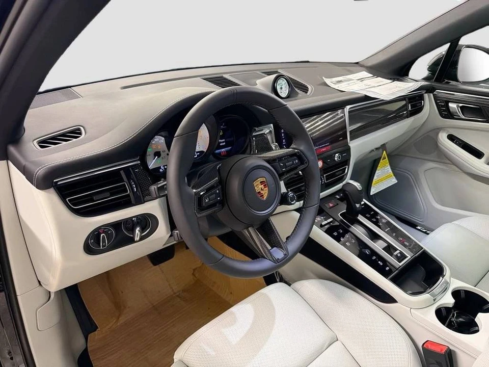 2026 Porsche Macan GTS - Image 4 of 5