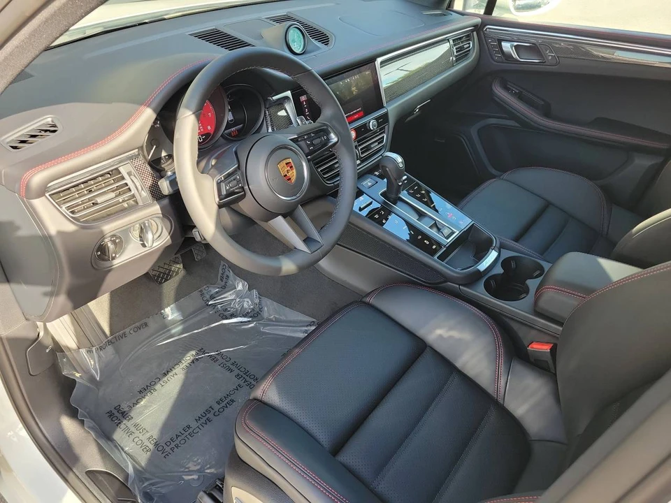 2026 Porsche Macan GTS - Image 4 of 5