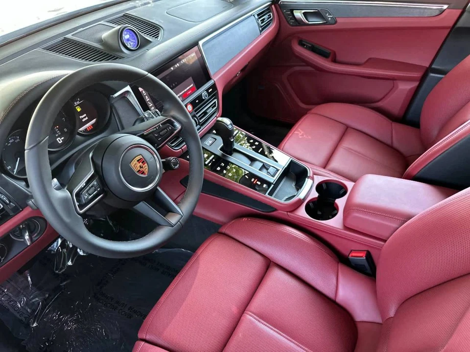 2026 Porsche Macan GTS - Image 4 of 5