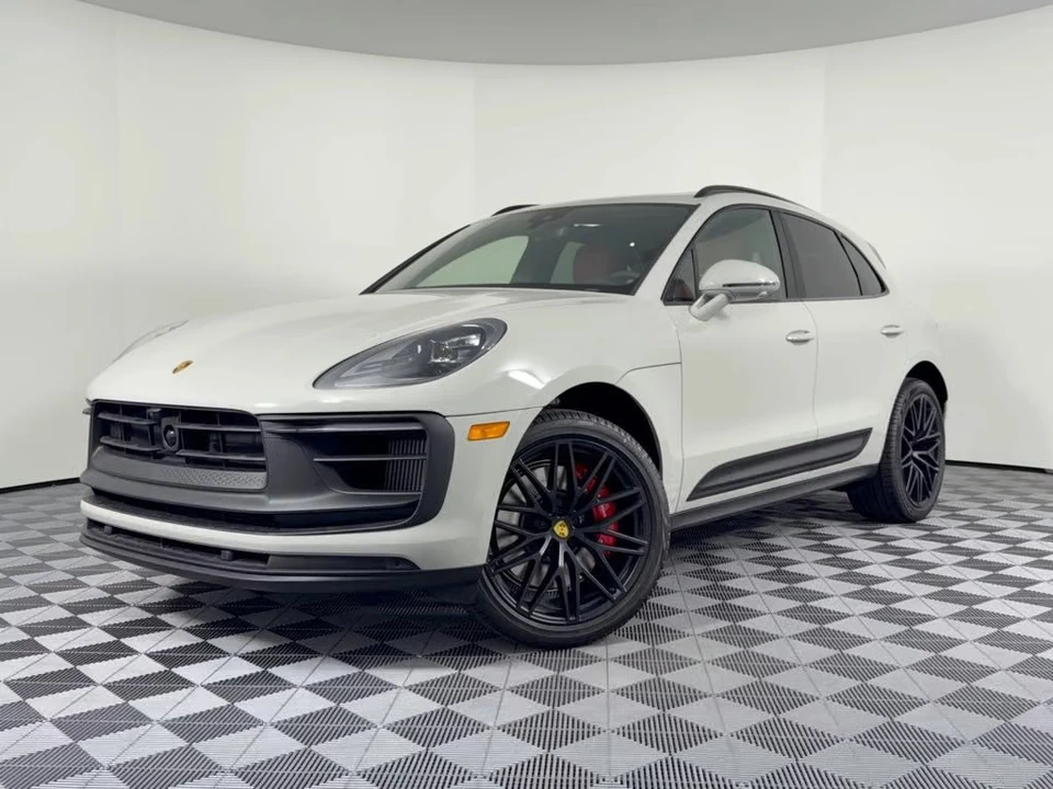 2026 Porsche Macan GTS - Image 4 of 31
