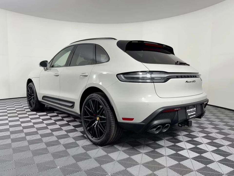 2026 Porsche Macan GTS - Image 20 of 31