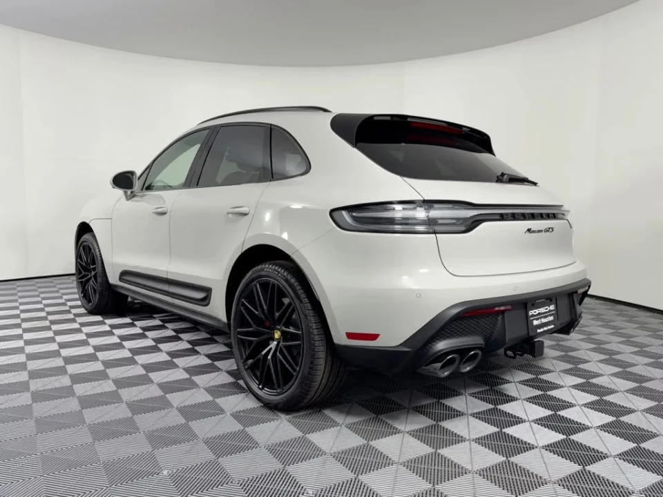 2026 Porsche Macan GTS - Image 19 of 31