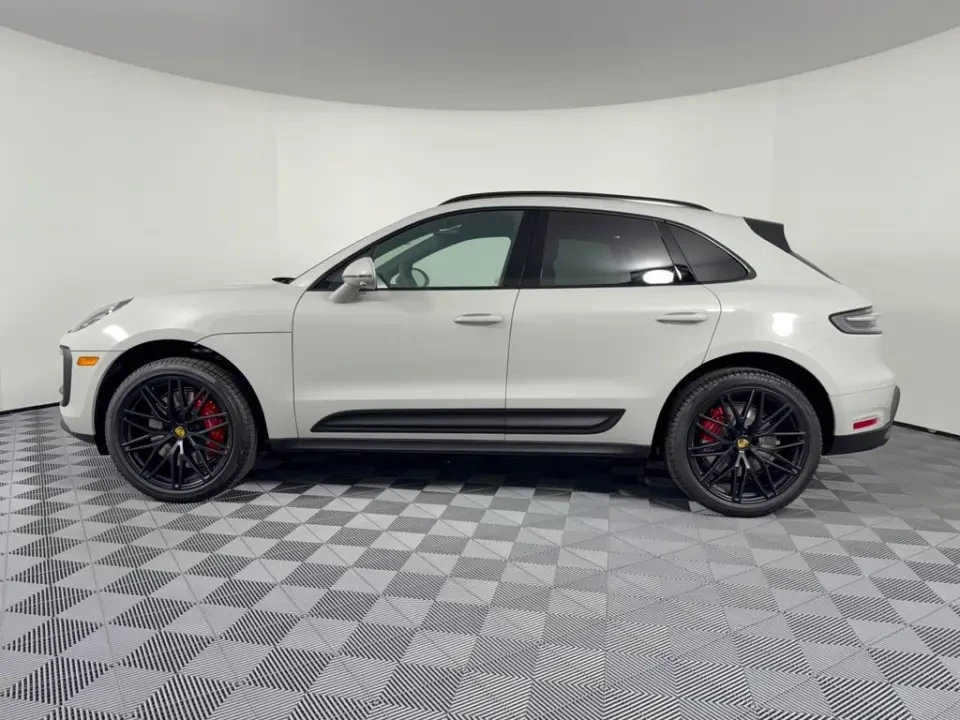 2026 Porsche Macan GTS - Image 15 of 31