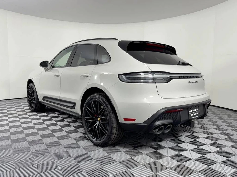 2026 Porsche Macan GTS - Image 3 of 4