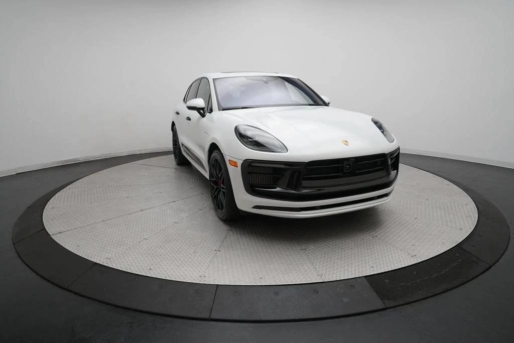 2026 Porsche Macan GTS - Image 3 of 4