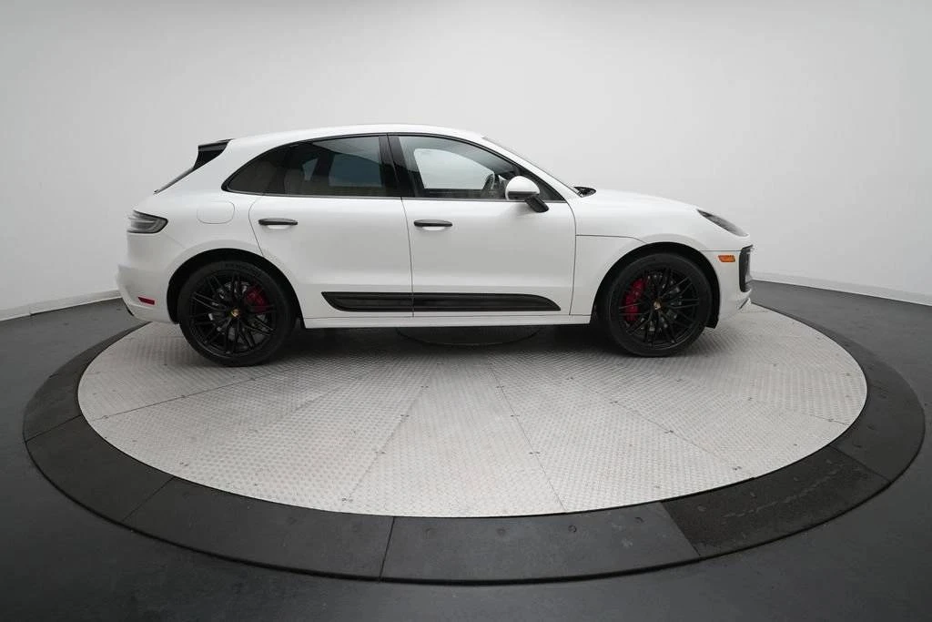 2026 Porsche Macan GTS - Image 4 of 4