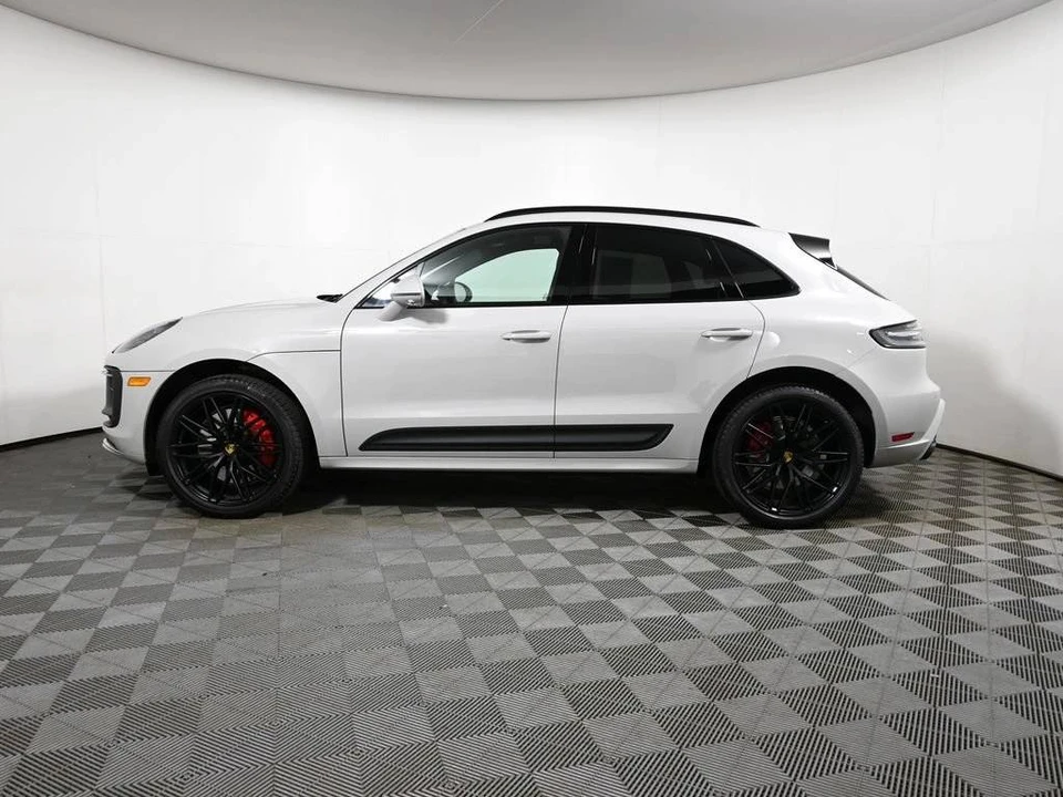 2026 Porsche Macan GTS - Image 2 of 5