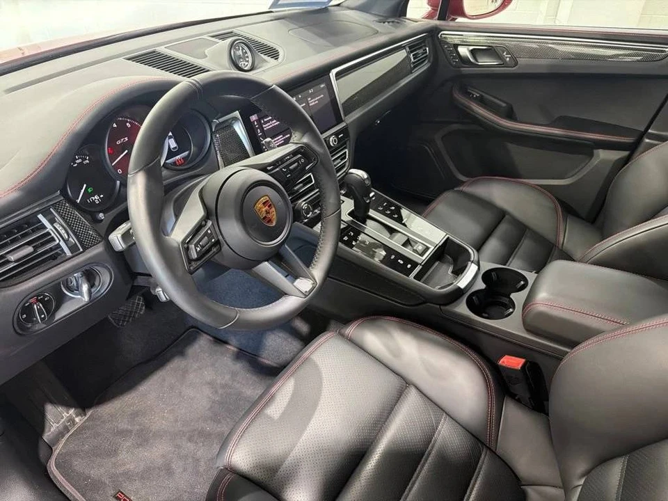 2026 Porsche Macan GTS - Image 4 of 5