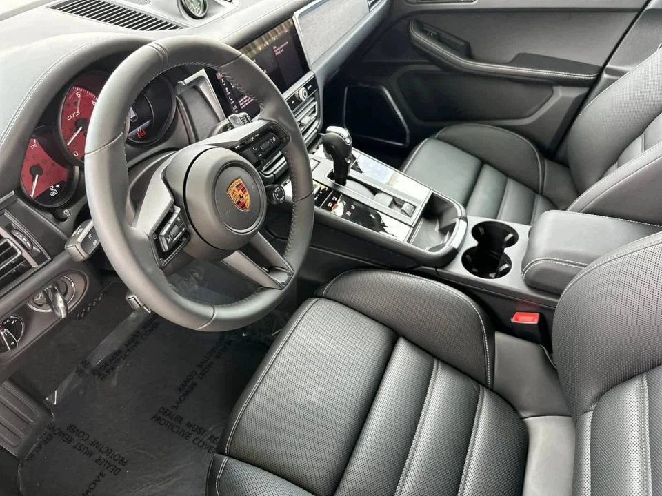 2026 Porsche Macan GTS - Image 4 of 5