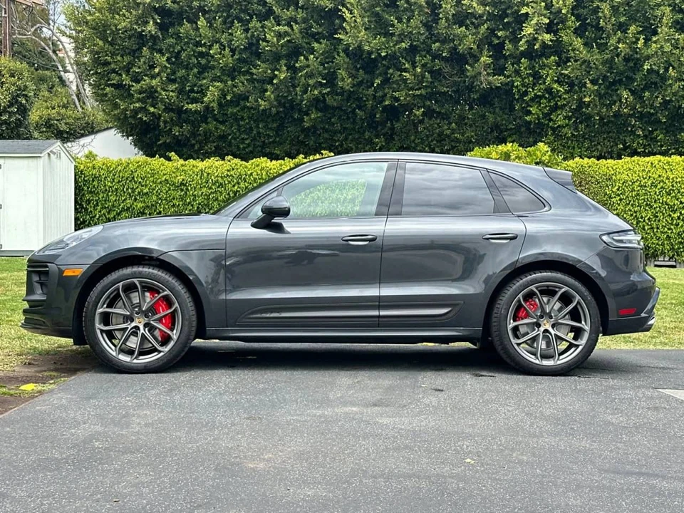 2026 Porsche Macan GTS - Image 2 of 5