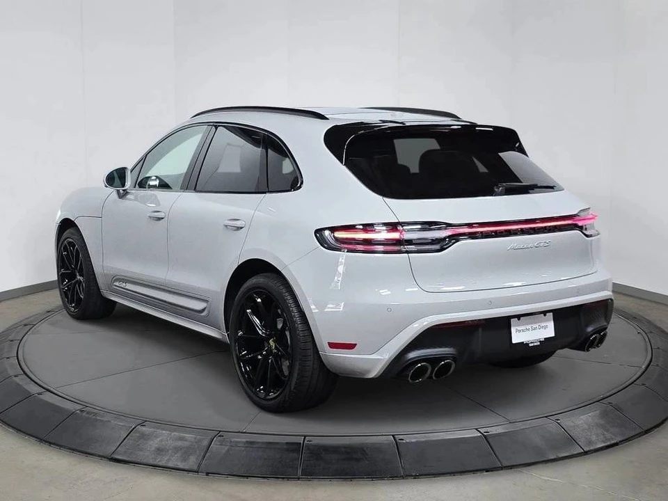 2026 Porsche Macan GTS - Image 3 of 5