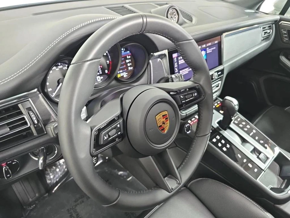 2026 Porsche Macan GTS - Image 4 of 5