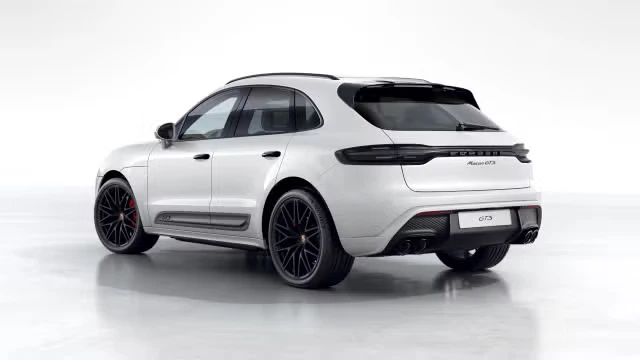 2026 Porsche Macan - Image 18 of 30