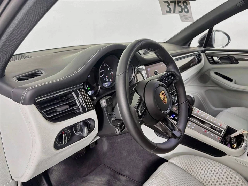 2026 Porsche Macan GTS - Image 4 of 5