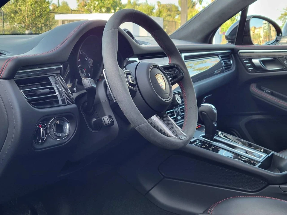 2026 Porsche Macan GTS - Image 4 of 5