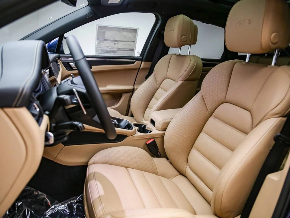 2026 Porsche Macan GTS - Image 4 of 5