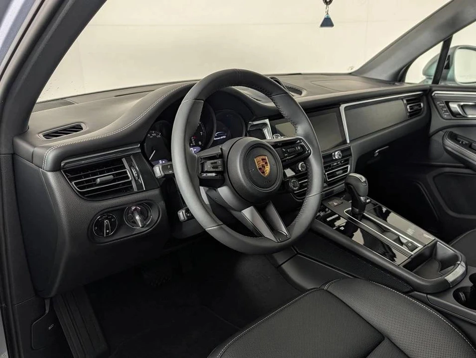 2026 Porsche Macan GTS - Image 4 of 5