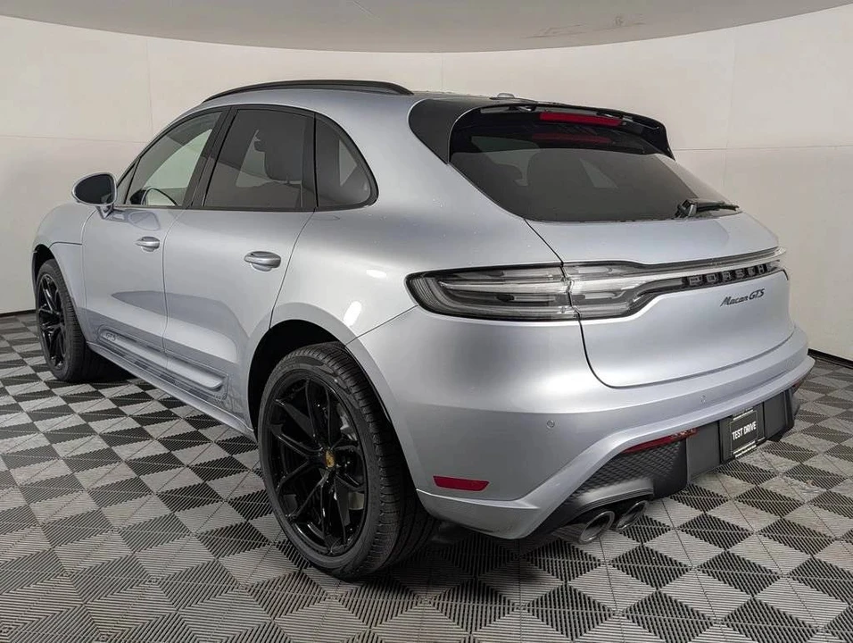 2026 Porsche Macan GTS - Image 3 of 5
