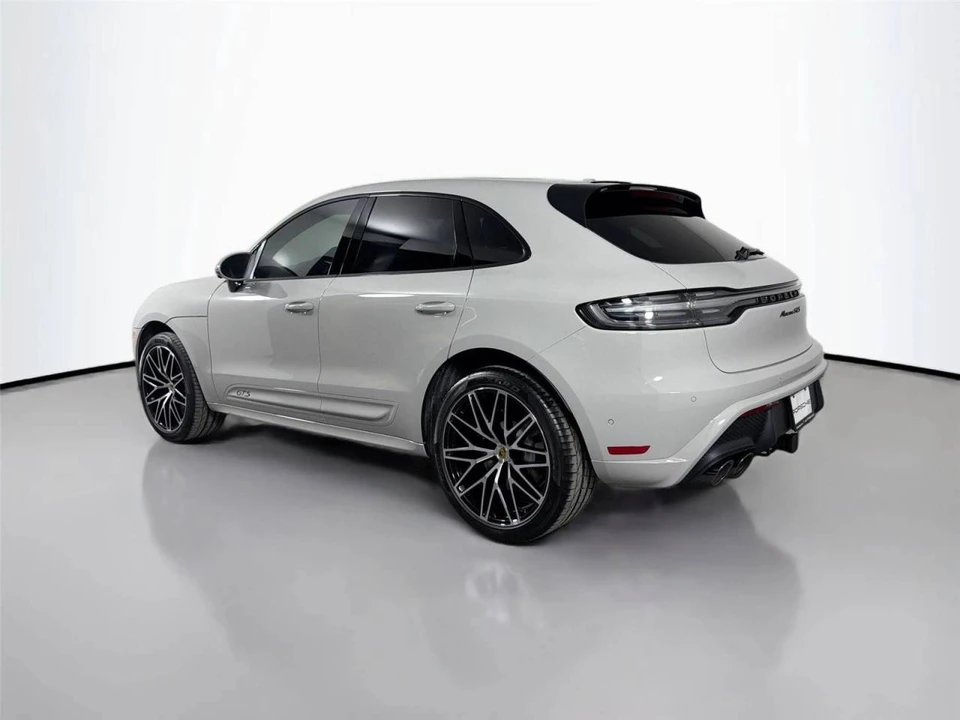 2026 Porsche Macan GTS - Image 3 of 4