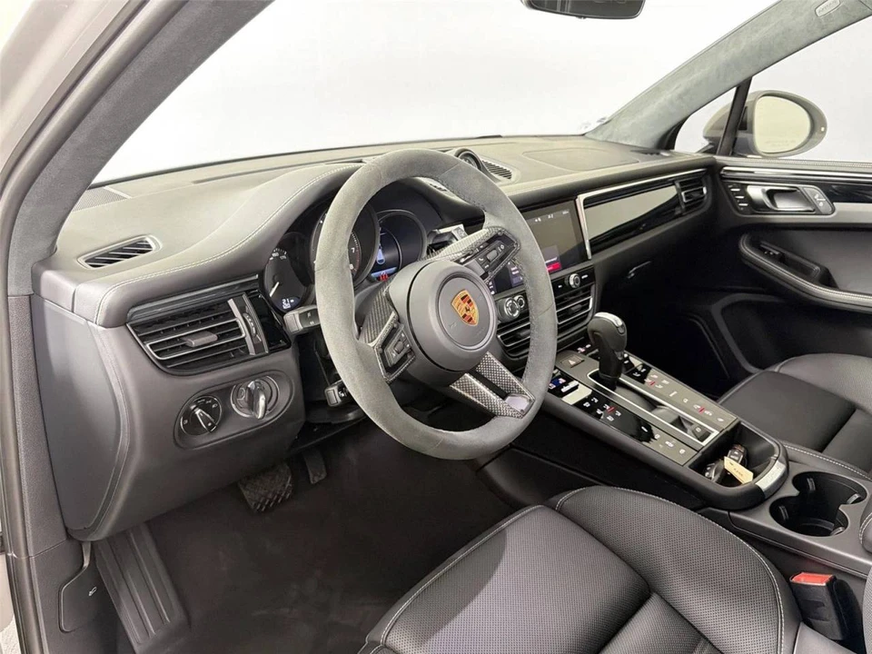 2026 Porsche Macan GTS - Image 4 of 4