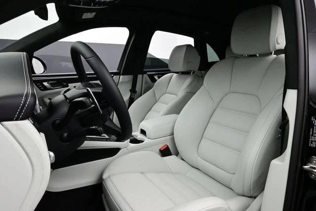 2026 Porsche Macan GTS - Image 5 of 5