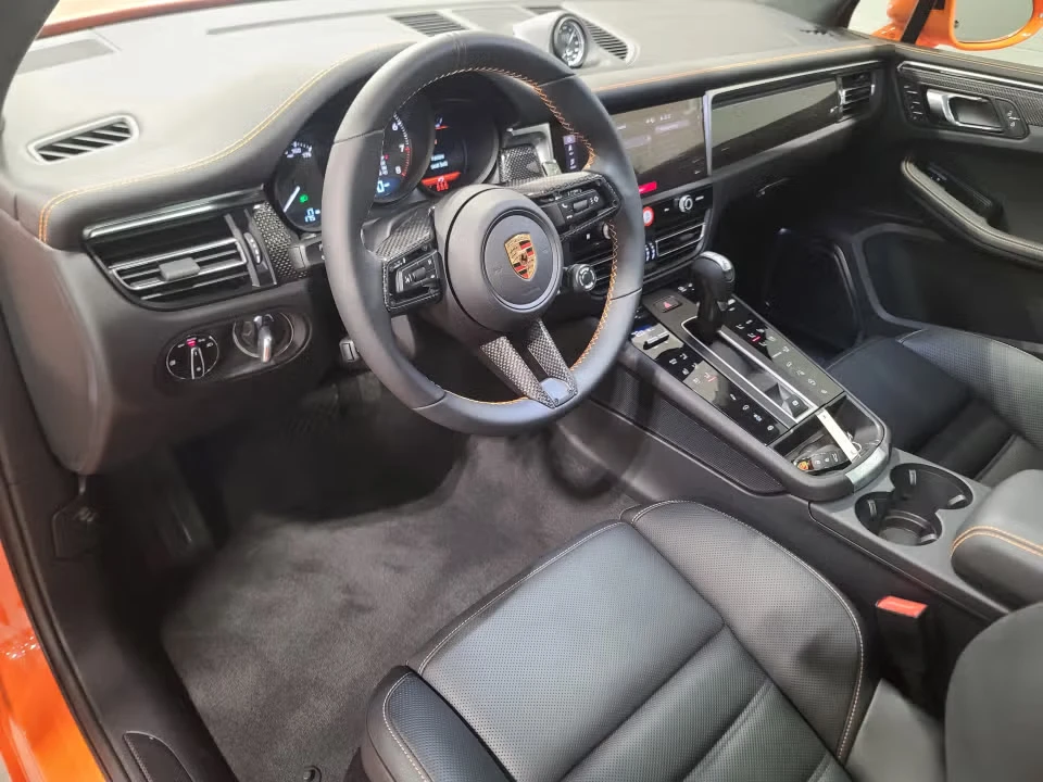 2026 Porsche Macan GTS - Image 27 of 31