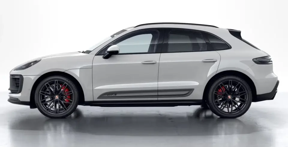 2026 Porsche Macan GTS - Image 15 of 31