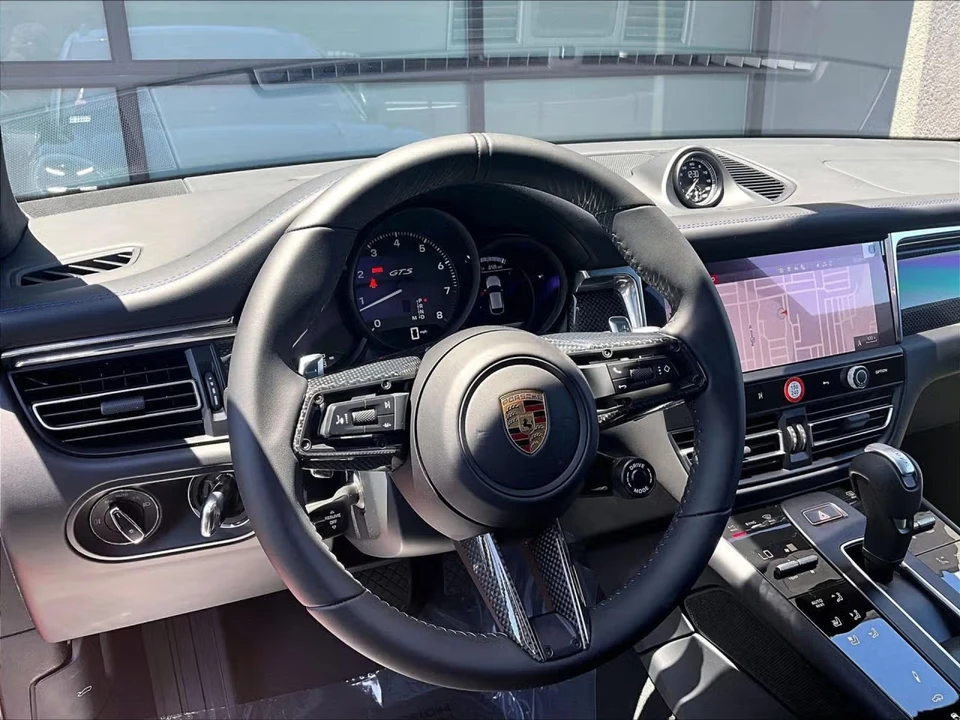 2026 Porsche Macan GTS - Image 28 of 31