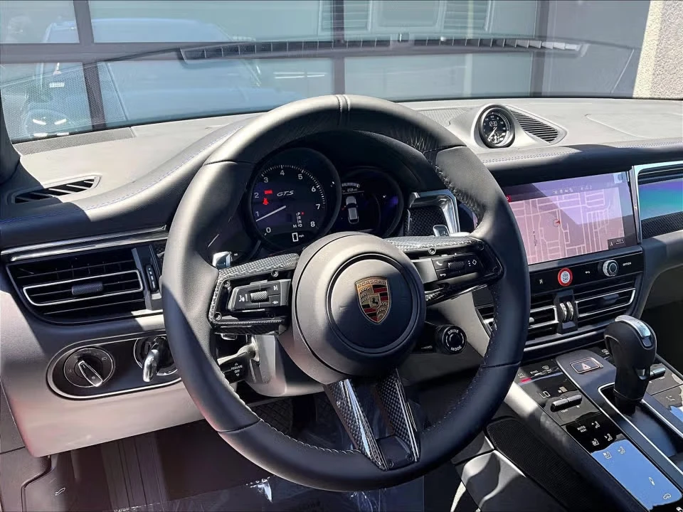 2026 Porsche Macan GTS - Image 27 of 31