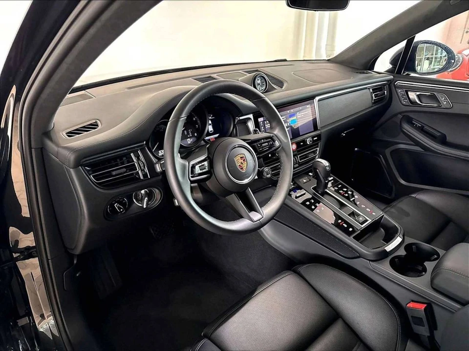 2026 Porsche Macan GTS - Image 4 of 4