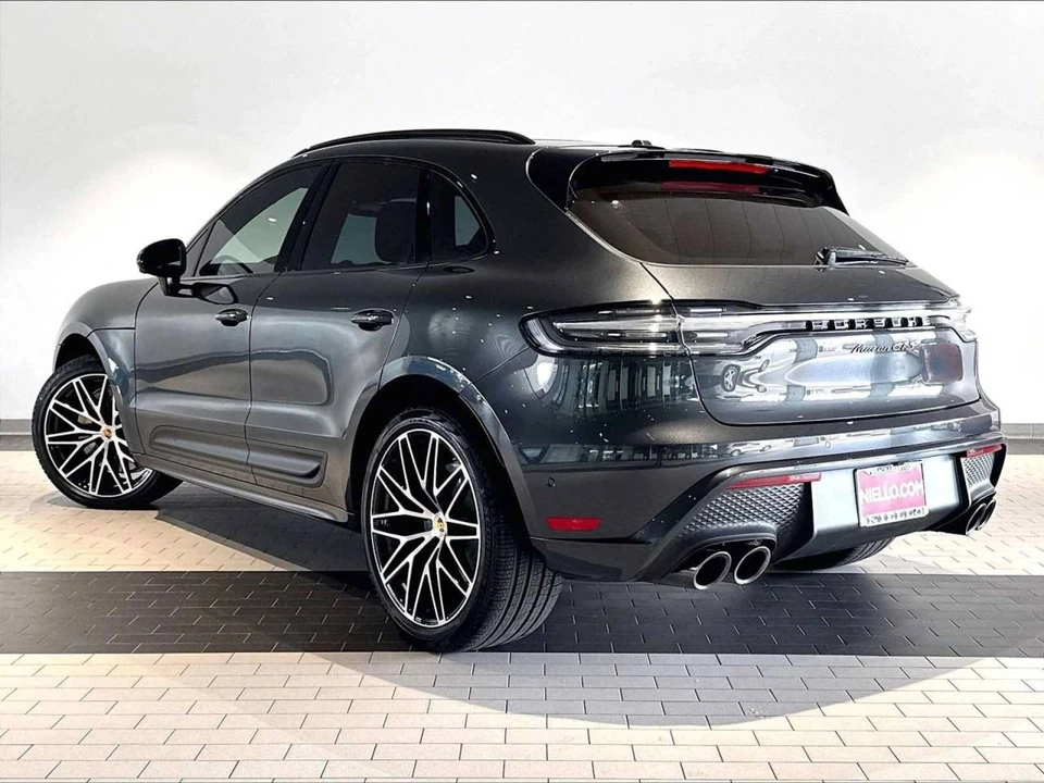 2026 Porsche Macan GTS - Image 3 of 4