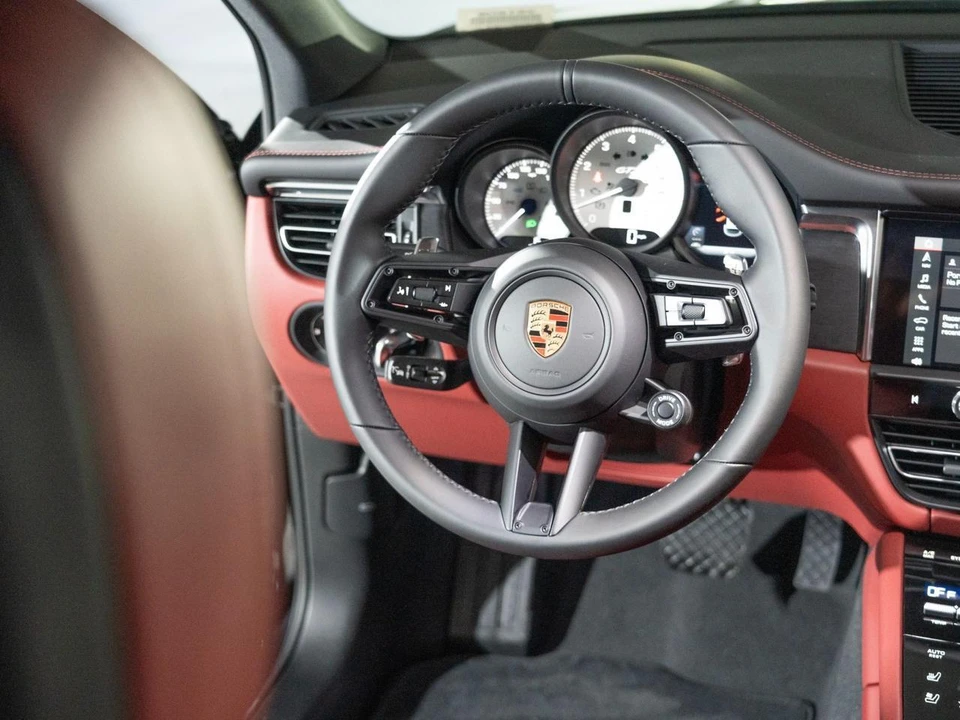 2026 Porsche Macan GTS - Image 28 of 30