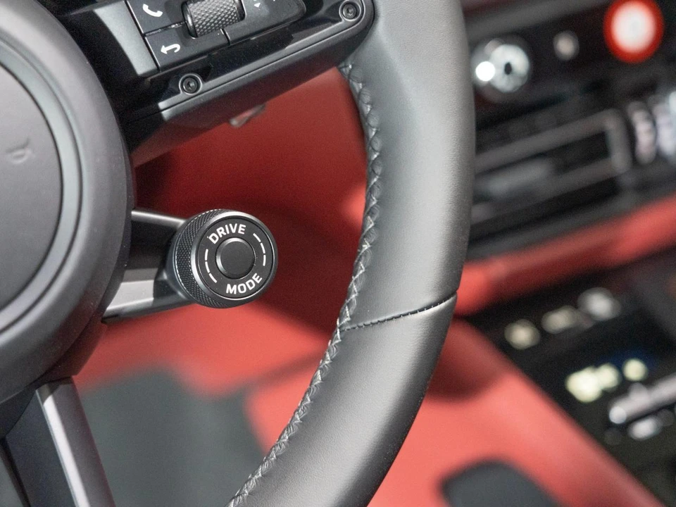 2026 Porsche Macan GTS - Image 24 of 30