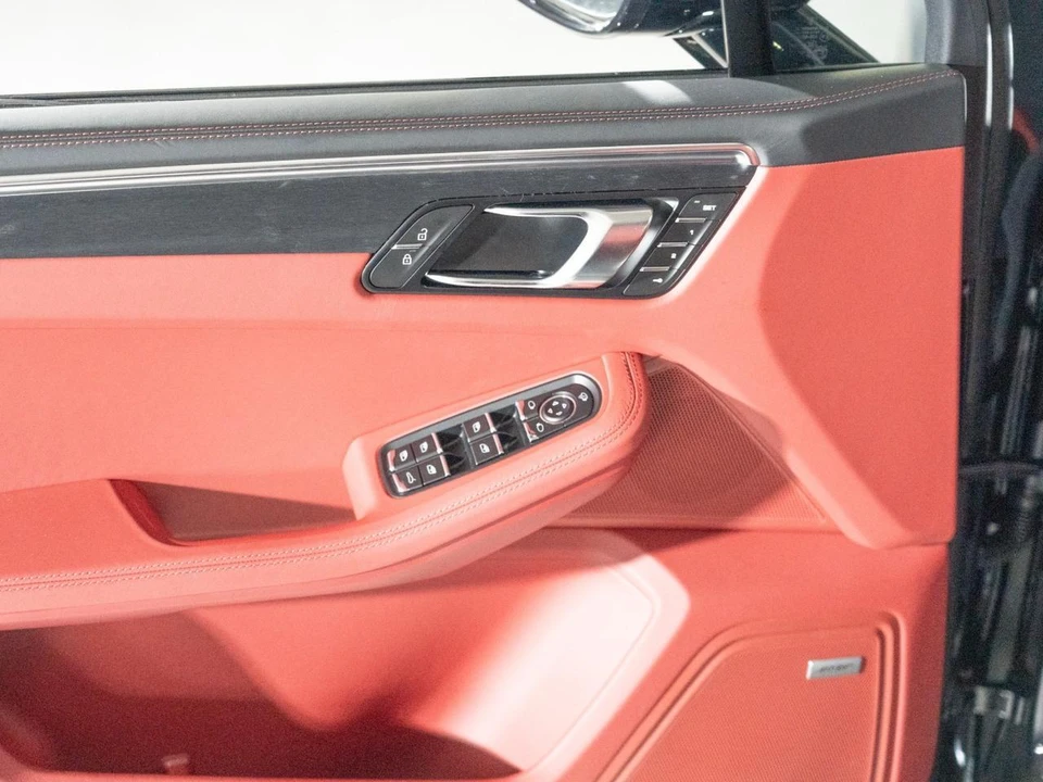 2026 Porsche Macan GTS - Image 18 of 30