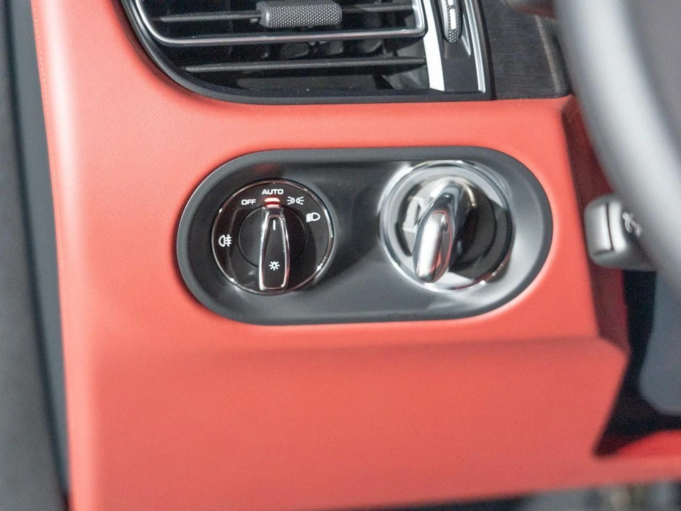 2026 Porsche Macan GTS - Image 25 of 30