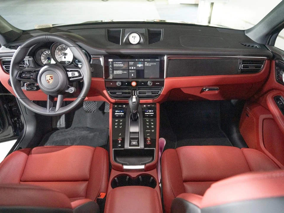 2026 Porsche Macan GTS - Image 27 of 30