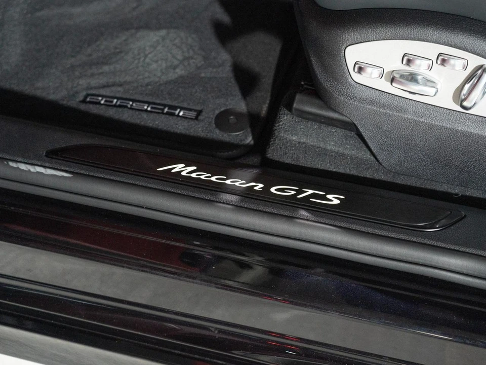 2026 Porsche Macan GTS - Image 12 of 30