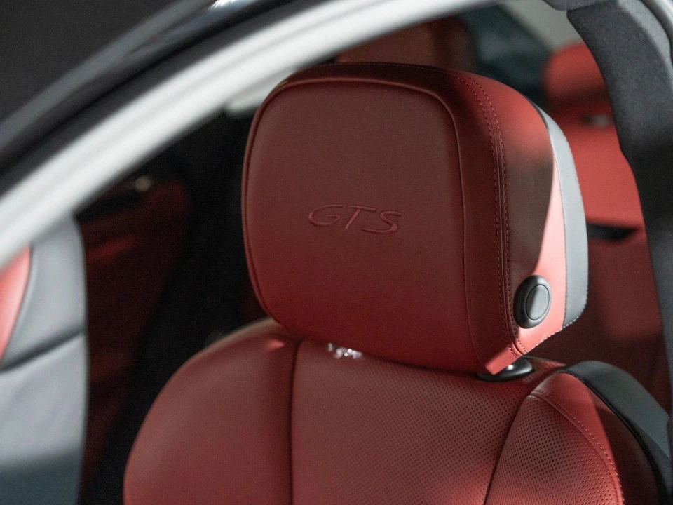 2026 Porsche Macan GTS - Image 26 of 30
