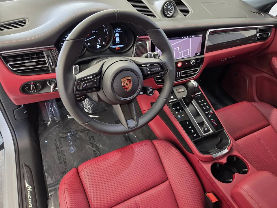 2026 Porsche Macan GTS - Image 4 of 5