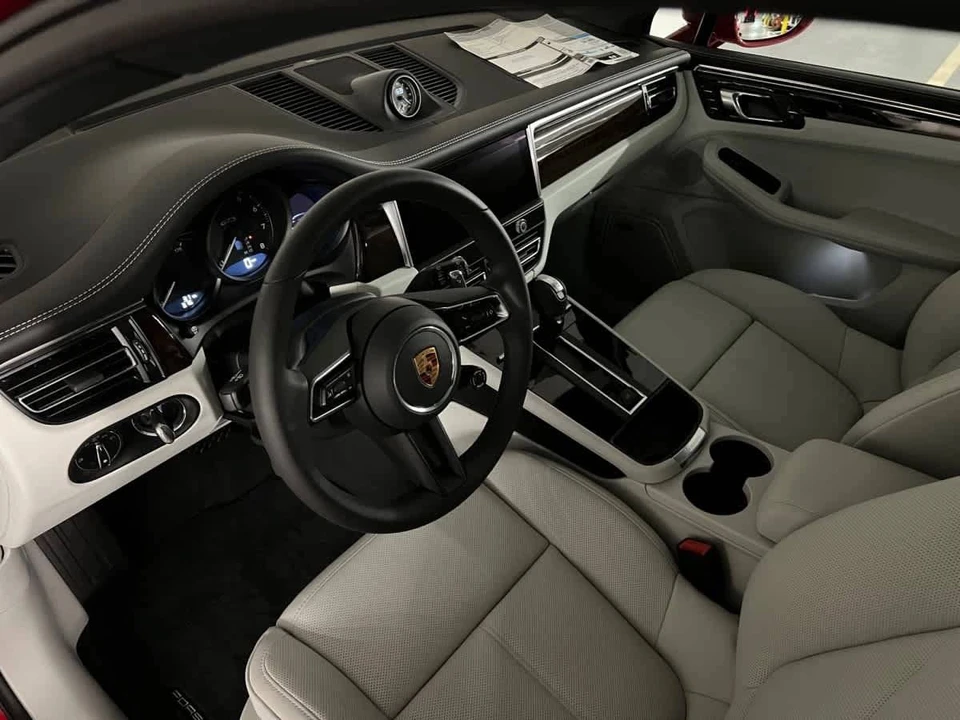 2026 Porsche Macan GTS - Image 4 of 5